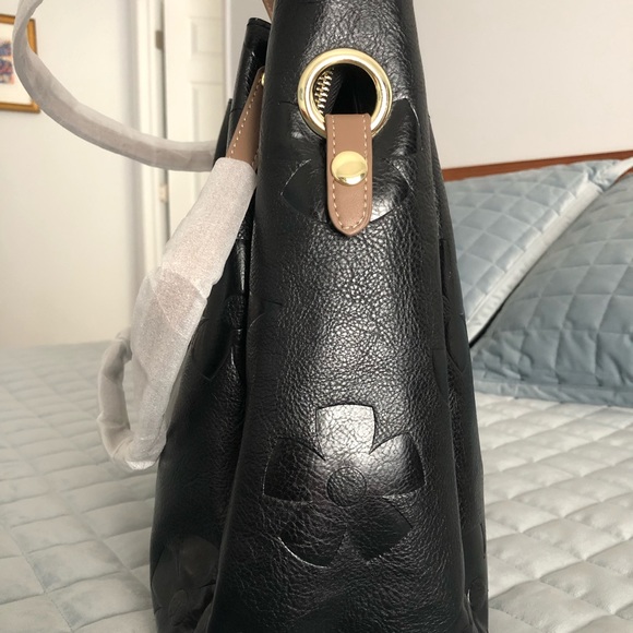 Perfect bag to go back to work this fall - Picture 4 of 8